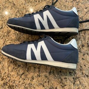 Men's Navy and White Sneakers. Hard to find Mizuno!